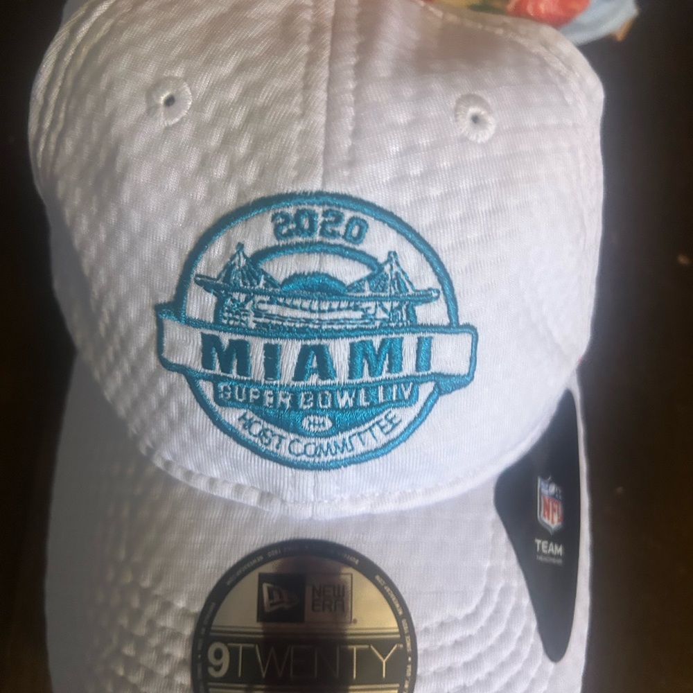 SUPER BOWL LIV MIAMI HOST COMMITTEE NEW ERA WHITE HAT WITH ADJUSTABLE SIZING